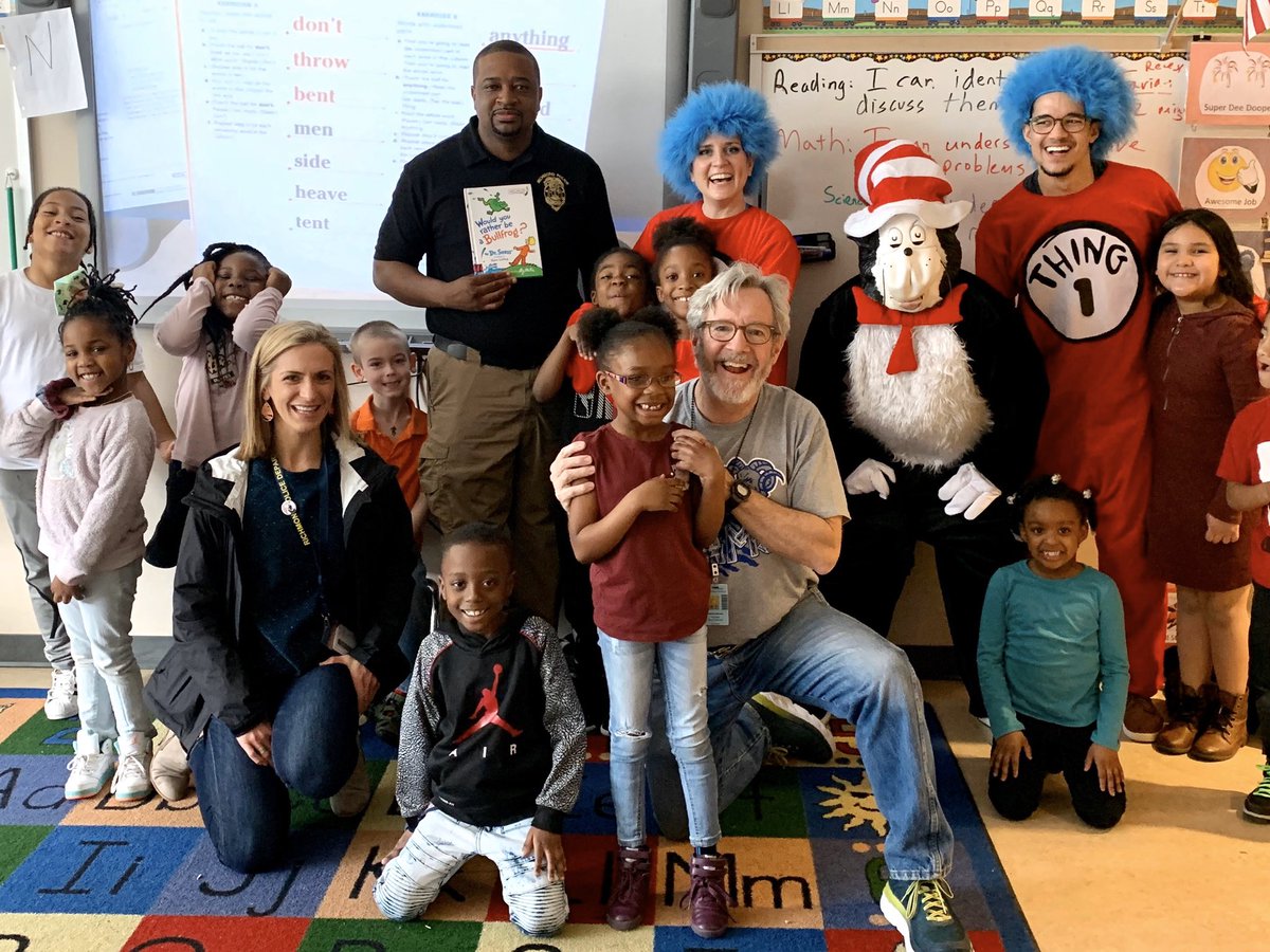 ecminor's tweet photo. .@RichmondPolice Sgt Sutton and I got to visit Mr. Brower’s 1st grade classroom and Ms. Bowers’ 3rd grade classroom this morning for #ReadAcrossAmericaWeek. Thank you to @BroadRockRVA for having us!! https://t.co/aHpkd7JrzB