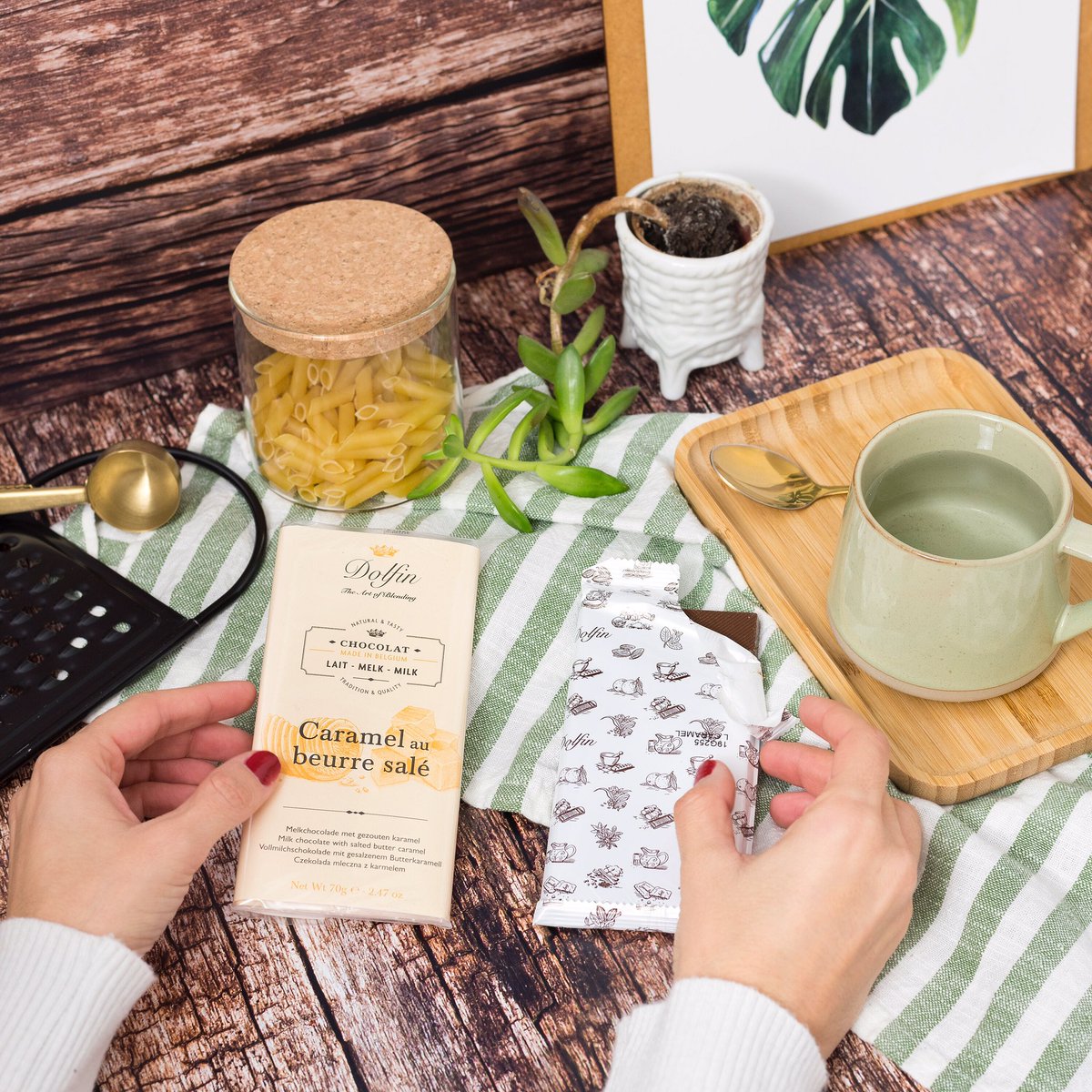 Para esta tarde de viernes, os proponemos nuestro chocolate con leche gourmet con caramelo, mantequilla y sal, prepárate una rica infusión y disfruta del placer de comer el mejor chocolate con leche 😋 #tiendagourmetonline #chocolate #viernes