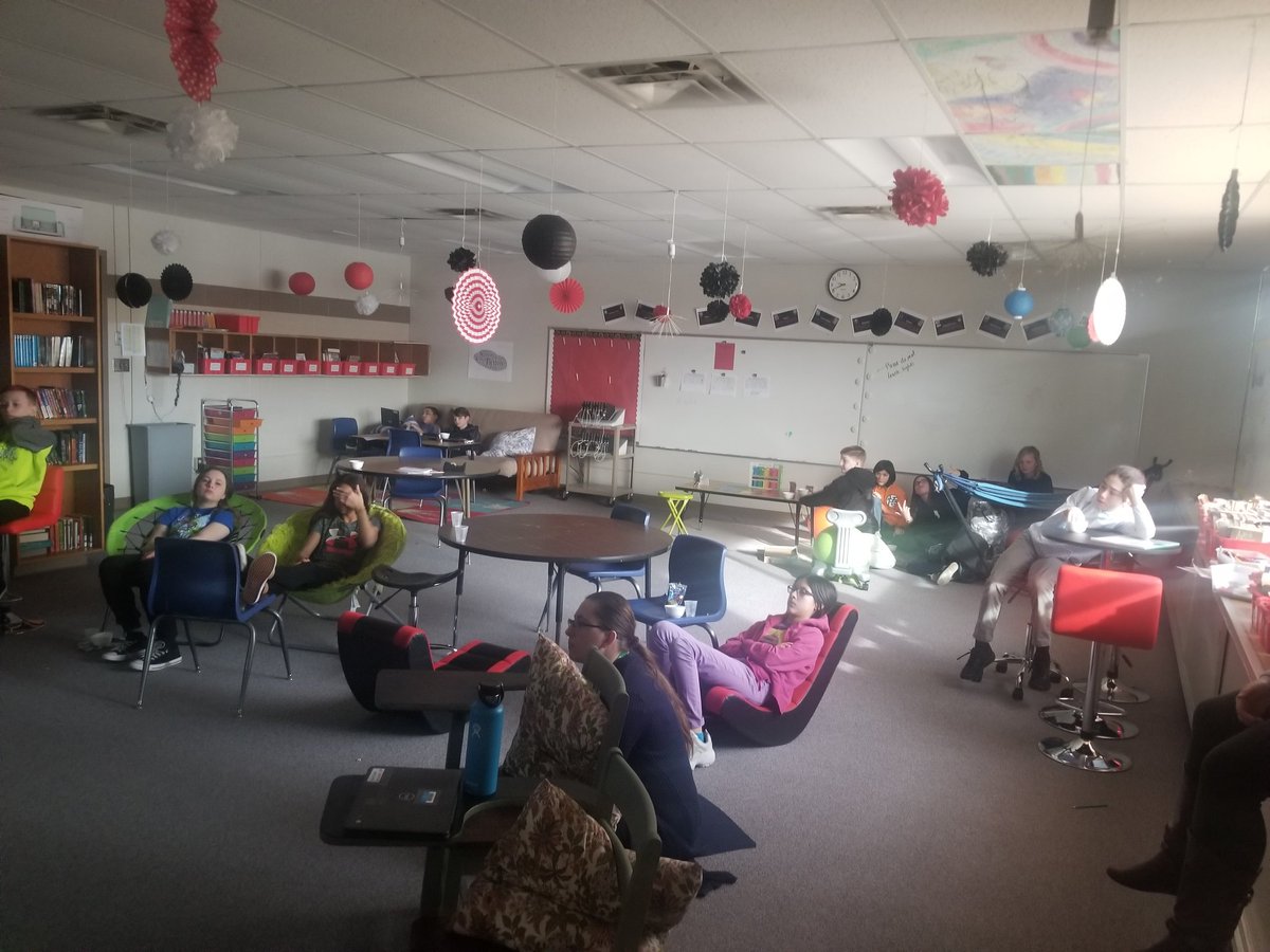 Cappon6thGrade's tweet photo. Students are loving their Learning Lounge. We have students utilizing it during class, before/after school and lunch time. #studentvoicesheard #middleschoollife @TwiningSchool https://t.co/hFIxuaojha