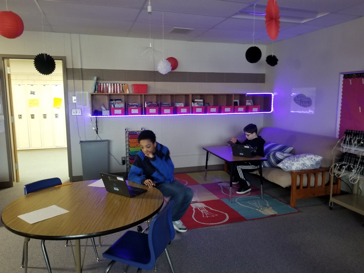 Cappon6thGrade's tweet photo. Students are loving their Learning Lounge. We have students utilizing it during class, before/after school and lunch time. #studentvoicesheard #middleschoollife @TwiningSchool https://t.co/hFIxuaojha