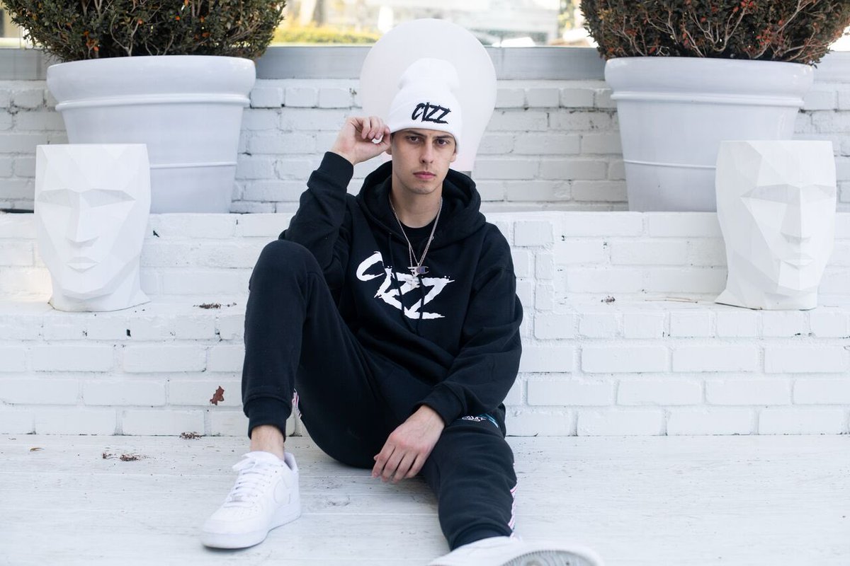 Cizzorz tweet media