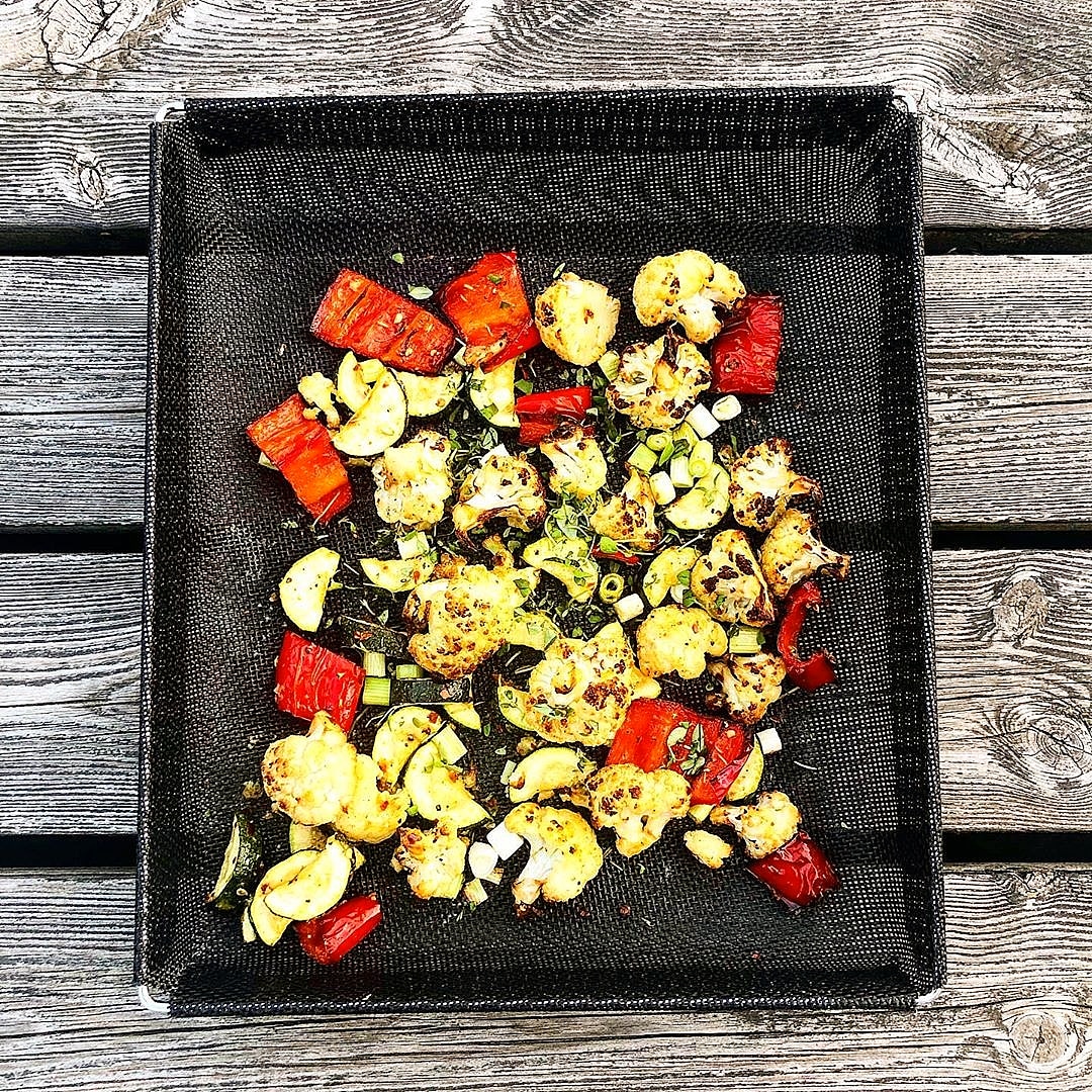 Bandeja freidora Nostik para hornos de casa. Fabricada con revestimiento de teflón, permite freir alimentos en hornos sin necesidad de uso de aceite. Los productos Nostik se fabrican en Bélgica. #nostik #teflon #freir