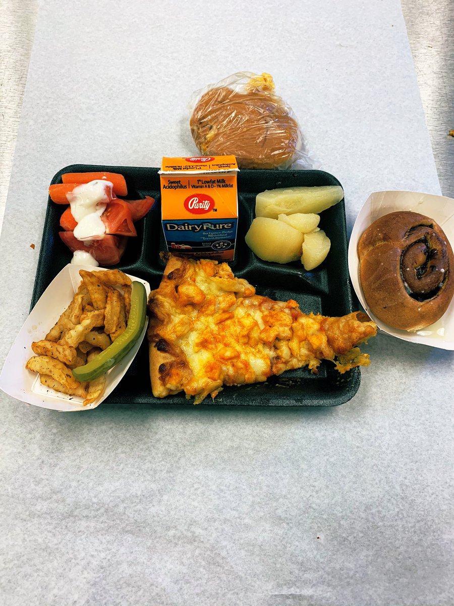 Today’s lunch choices. Pizza 🍕 bar #tigersden 😁🐯