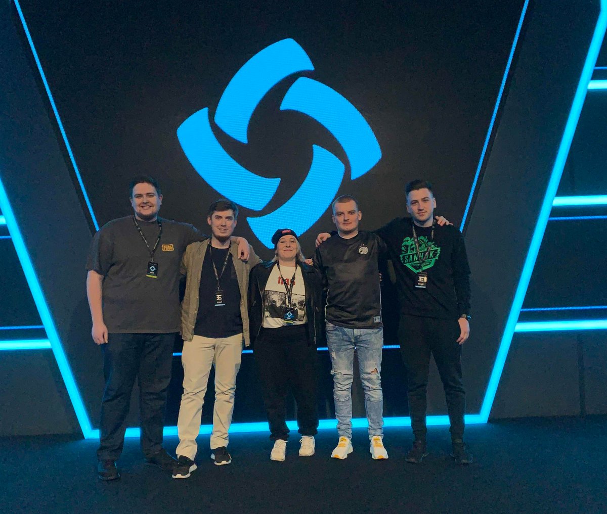 Die PGS Berlin: Europe Qualifier Finals starten jetzt.

Wir wünschen den beiden 🇩🇪 Spielern 
<a href="/UdyrMayFire/">Magnus</a> (samt Coach <a href="/ynck7/">ynck</a>) &amp; @TSM_Braexco alles Gute für die Qualifizierung zum Finale der #PUBG Global Series Berlin!

Schaltet ein und wünscht ihnen Glück: twitch.tv/epwbr