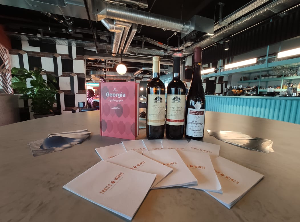 StrandedInBER's tweet photo. Treasures of Cradle of Wines are being served in Berlin at @TheStudentHotel #StrandedInBerlin #whatwewantedtosayatitb #itbberlin #itb2020 #georgianwinetesting @darikomogzauri https://t.co/Xhx31AhKAh