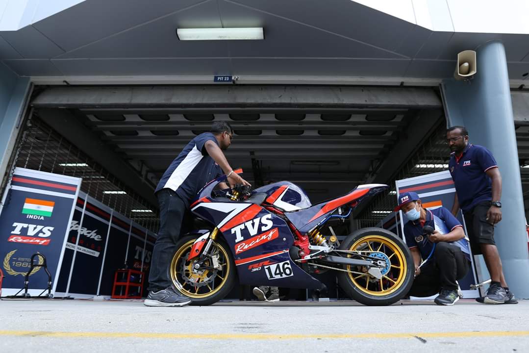 85Pitstop's tweet photo. 🏁Free Practice #ARRCUpdate

ผลการฝึกซ้อมรวม Free Practice 1-3 ของนักแข่งไทย

รุ่น ASB1000
5️⃣#100 ติ๊งโน๊ต ฐิติพงศ์
#KawasakiThailandRacingTeam

รุ่น AP250
7️⃣#146 น้าเอ้ วรพงศ์
TVS Racing

ส่งกำลังใจให้นักแข่งไทยกันค่ะ💪

#ARRC2020
#ThaiTeamUpdate https://t.co/UEIe50Bx8Y