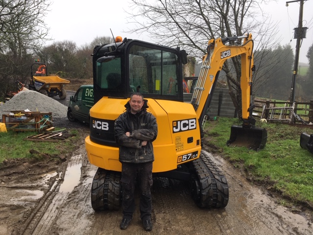 holtjcb's tweet photo. Congratulations to Ben from BM Developments on your new 57C Excavator ๐
The conventional tailswing 5.5-tonne #JCB 57C-1 mini digger offers #uncompromised lifting performance and is one of the #strongest mini excavators weโve ever built.
#HoltJCB #BMDevelopments #picoftheday https://t.co/MJErVSBVE6
