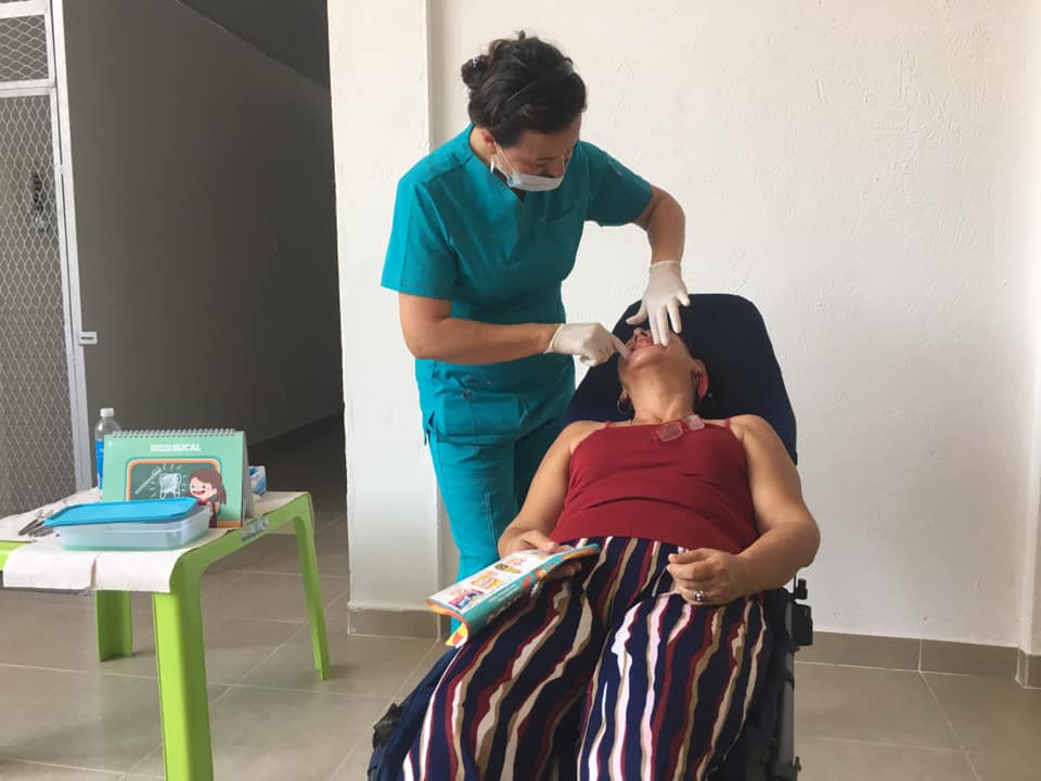 Con éxito se llevó a cabo el programa de salud oral en el Centro de Vida Sensorial y realizado para personas con diferentes tipos de discapacidad del municipio de Apulo, el ejercicio fue desarrollado por la Dra. Gisell Rocha y el Dr. César Augusto Colorado bit.ly/2Tuj8ta