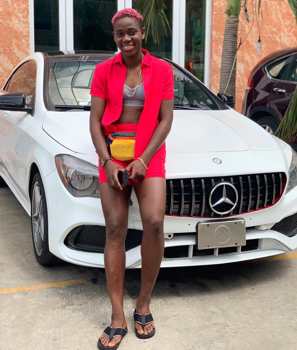 AsisatOshoala's tweet photo. How’s the condition in Lagos ? 
Me: Na to naked begin trek for road remain ooo cus traffic and sun don take over 😤😤😭😭☀️☀️😩😩🙆🏾‍♀️🙆🏾‍♀️ #LagosHeat #LagosTraffic 
Outfit : @chiomaredbutton https://t.co/kiM5WDlyzY