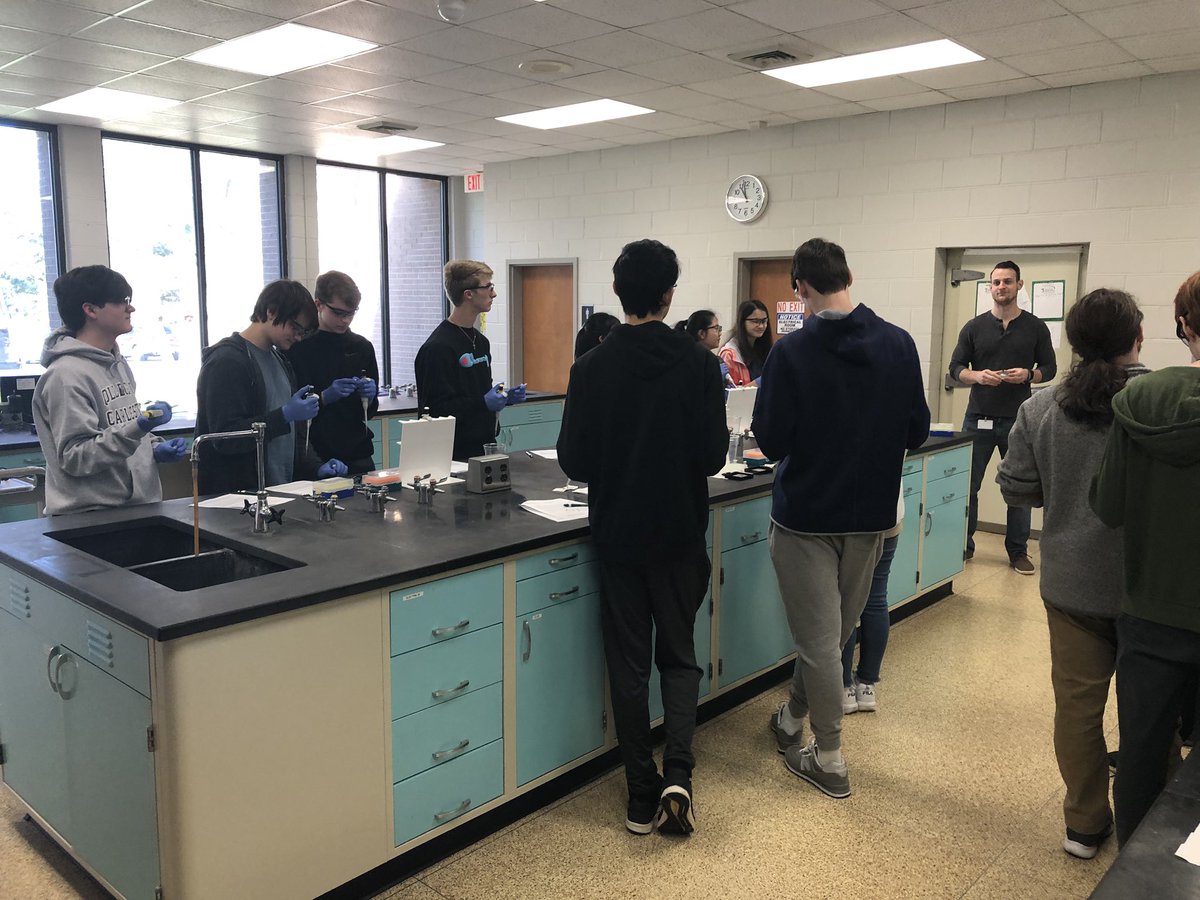 Dr_Bocchino's tweet photo. AP Biology practicing some real world science skills at the Greenwood Genetic Center! #DFHSScience #Teachin5 #Pridein5 https://t.co/PFz0Ed7uc3