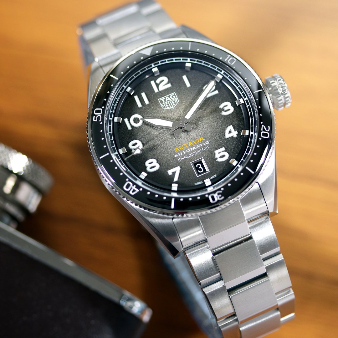 JuraWatches's tweet photo. NOW IN-STOCK!

The highly anticipated TAG Heuer Autavia Chronometer has arrived to Jura Watches. .

Available now.

https://t.co/1PGzeoyB6Y

#CWSellors #JuraWatches #TAGHeuer #Autavia #Calibre5 #COSC #Chronometer #NewWatches2020 #SwissWatches https://t.co/tVcfMdXRds