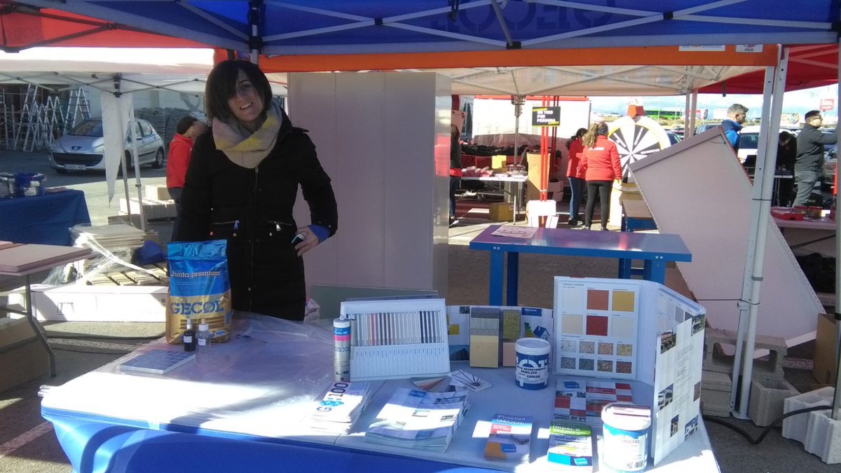 GECOLoficial's tweet photo. Todo preparado en la Feria para Profesionales de @BAUHAUS_es en Alcorcón con Javier Fernández y nuestra técnica Rebeca Gallego para enseñaros todas las novedades de la gama de #adhesivos-gel G100 y las propiedades de GECOL Junta epoplus. https://t.co/TmbMSdRVw9