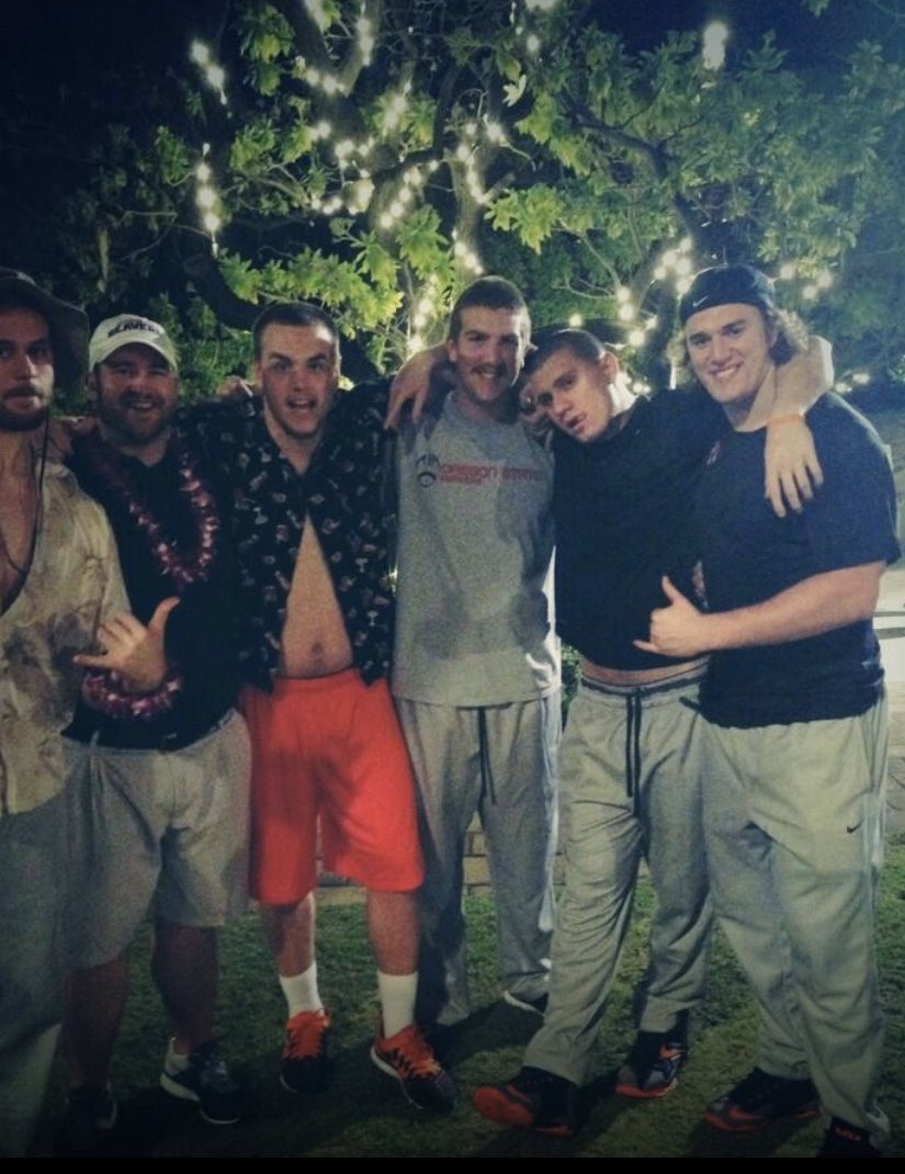 chamlett_89's tweet photo. What a gem I just found deep in the archives😂 . What a squad! #tights #gobeavs @perryty88 @CoachDeVan @K_Clute83 #dusty #cj https://t.co/QRU9Q9bqPP