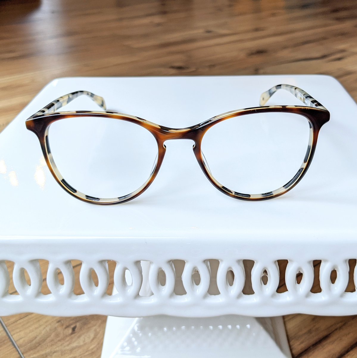 SalisburyEyes's tweet photo. Check out this new frame from SALT! This oversized beauty exudes classic book-ish style and is perfect for someone who isn’t afraid to lean into the oversized trend. #featuredframefriday #vision4thebury #salisburyeyecareandeyewear #saltoptics @saltoptics https://t.co/0IivHREnuC