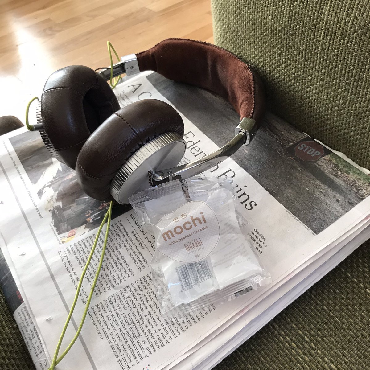 tottaylor1's tweet photo. Phonica cans, NY Times, OpEd, Mochi ... Friday afternoon... Abbey Road Studios... #friday #headfones #relax #corona #reading #OpEd #abbeyroad #headphones https://t.co/XxPN7jwfKz
