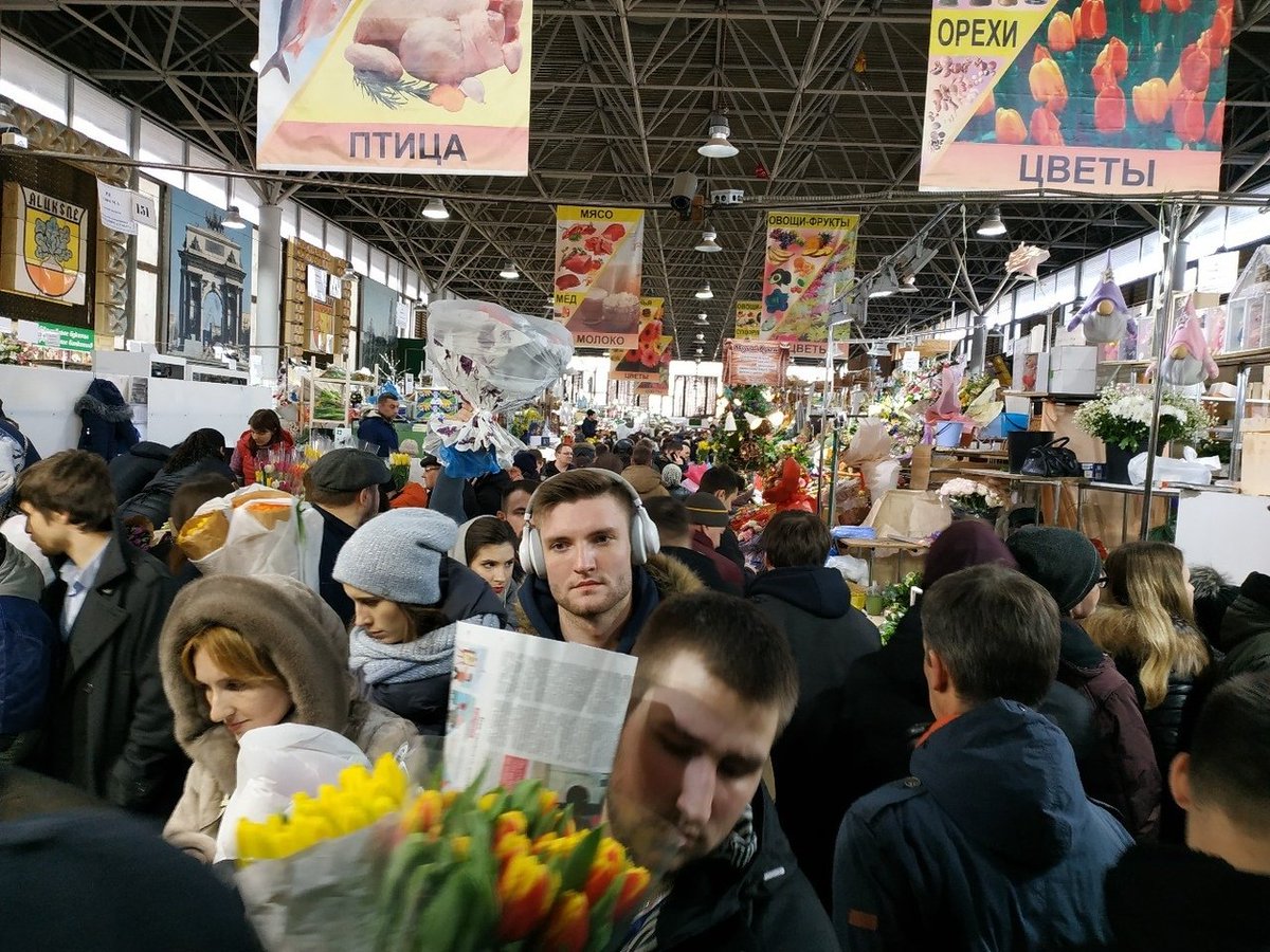 Как работает рижский рынок. Рижский рынок. Рижский рынок цветы. Рижский рынок Москва. Очередь на Рижский рынок.