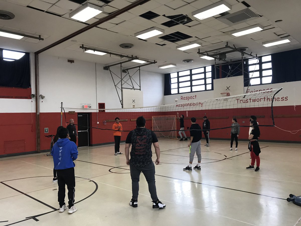 marisa_saccardo's tweet image. Getting physical for “March Forward” at NRHS extension!
Thanks @KenRose1023 for setting up the tournament
📸: @MsReynoldsMath