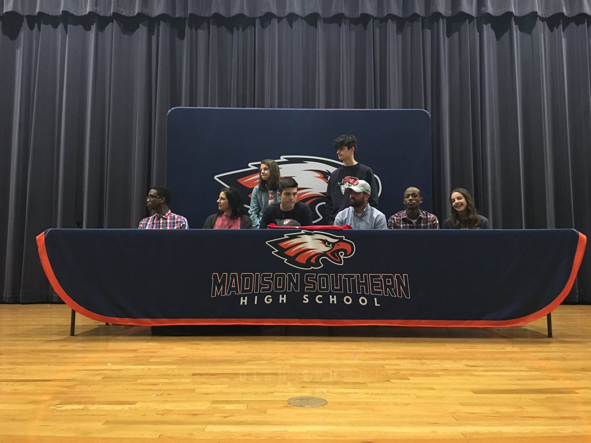 Barstool_MSHS's tweet photo. Titus Haskins signs his letter of intent to play baseball at the University or Cumberland’s! @RichmondRsports @wbontvsports @MSHSBaseball_ https://t.co/ddcQgtG8zL