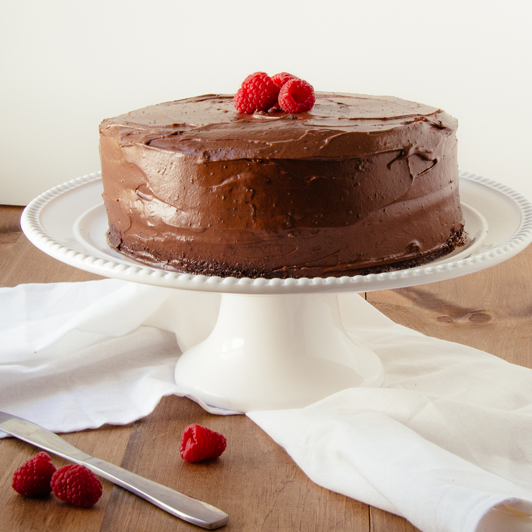 LCChocolates's tweet photo. Your weekend needs this deep, dark chocolate cake.

Get the recipe:
https://t.co/UIGnW6QXgj

#neverdry #eggfree #darkchocolate #cake #recipes #makeitextraordinary https://t.co/4oWDBEWhze