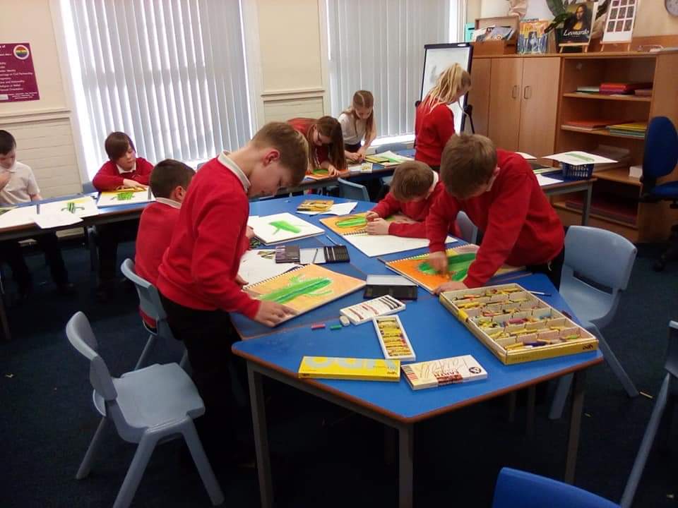 shieldrowschool's tweet image. Year 4 have shown how much their art skills are improving when creating their own North American cacti using oil pastels.