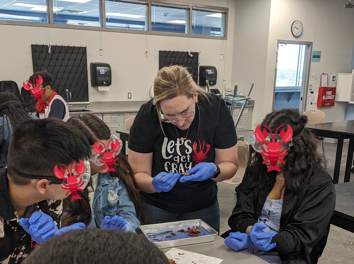 LindleyScience's tweet photo. DISSECTION DAY!!!! #letsgetcray @PaetowHS https://t.co/ZSIyTRYnam