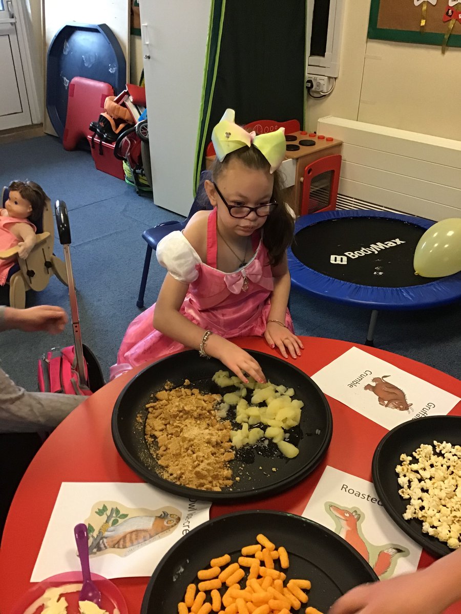 Green class has had a lovely day celebrating world book day. This morning we had a Gruffalo adventure and this afternoon made potions from George’s Marvellous Medicine.