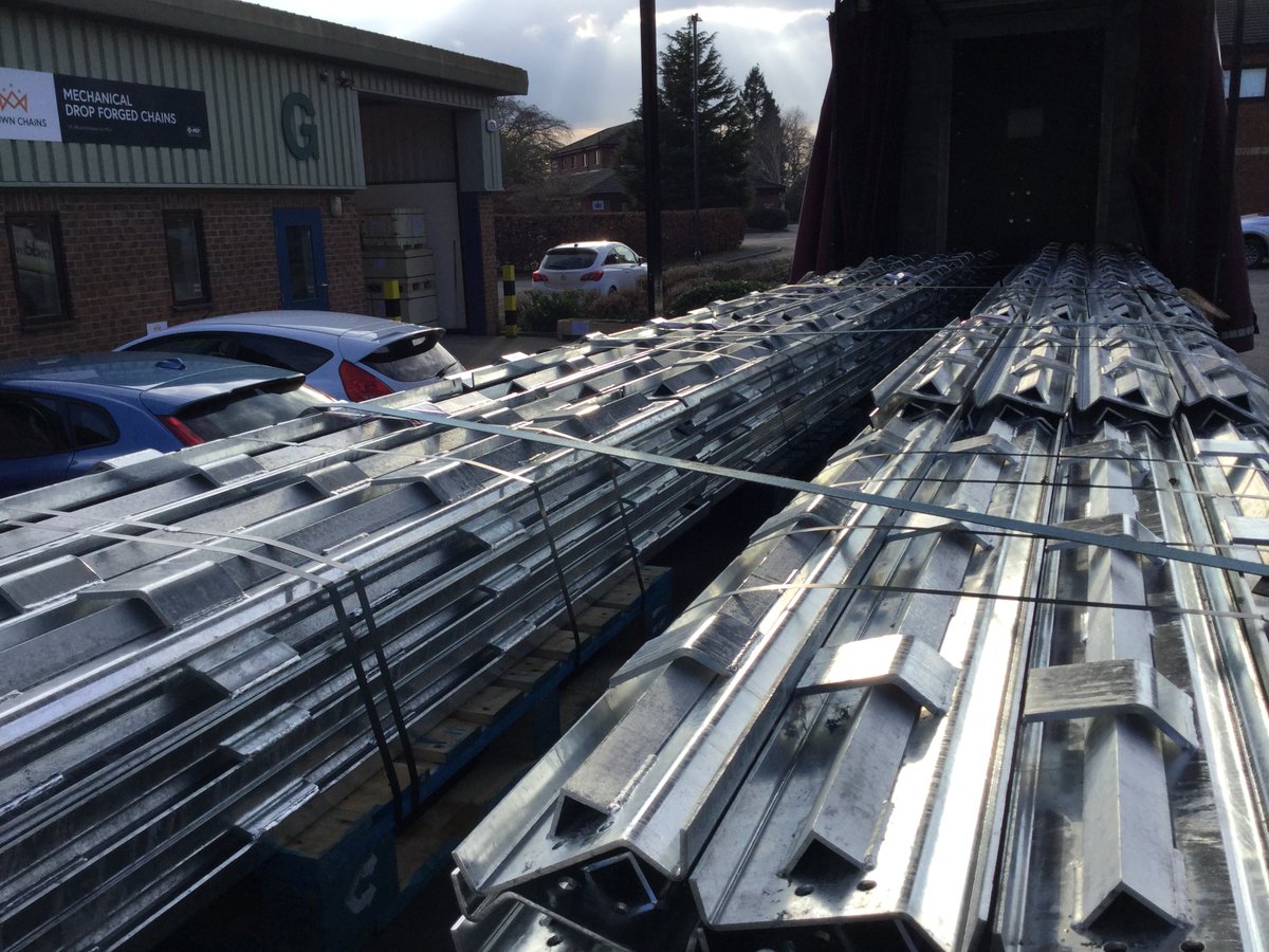 Crownchains's tweet photo. On their way to the #customer ahead of schedule @Crownchains #delivering top service again! these #conveyor #slats are top quality #UKmfg #UK #UKEngineering #EngineeringUK #Bulkhandling #ManufacturingUK #ALogicalLink #crownchains #thirsk #Business #BusinessNews #FridayFeeling https://t.co/4L2Zpuzr17