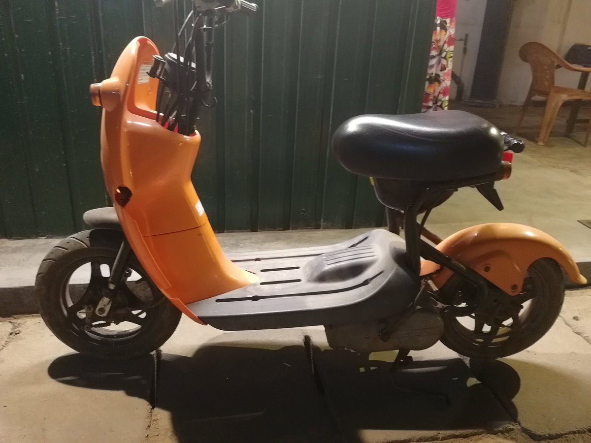 andyb500's tweet photo. If only I had brought my bigger suitcase, this may have come home with me. #suzuki https://t.co/WaikSwaDzf