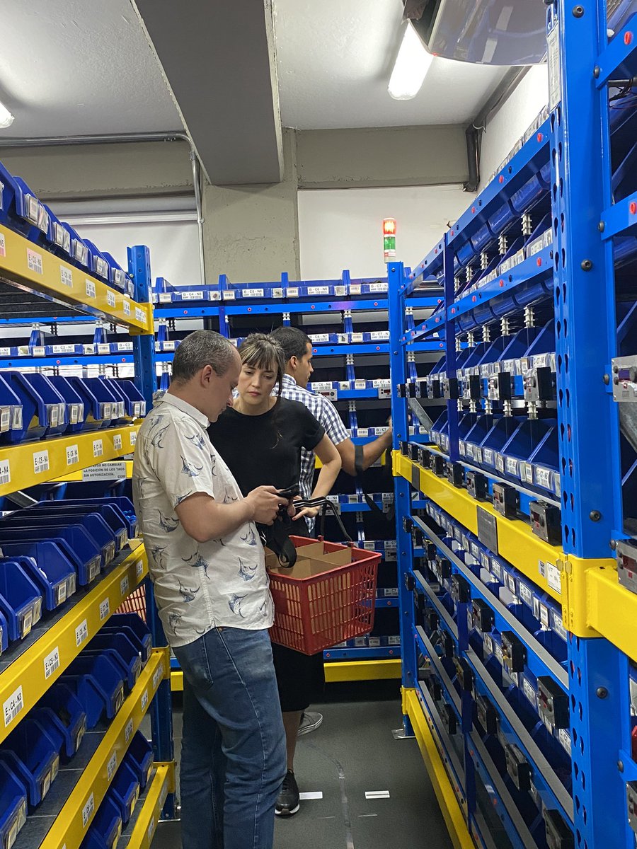 WarehousingLab's tweet photo. Nuestro #WarehousingLab es visitado hoy por Causa y Efecto, empresa de consultoría enfocada en el desarrollo de la madurez del sistema industrial. https://t.co/2NMsklYE5z
