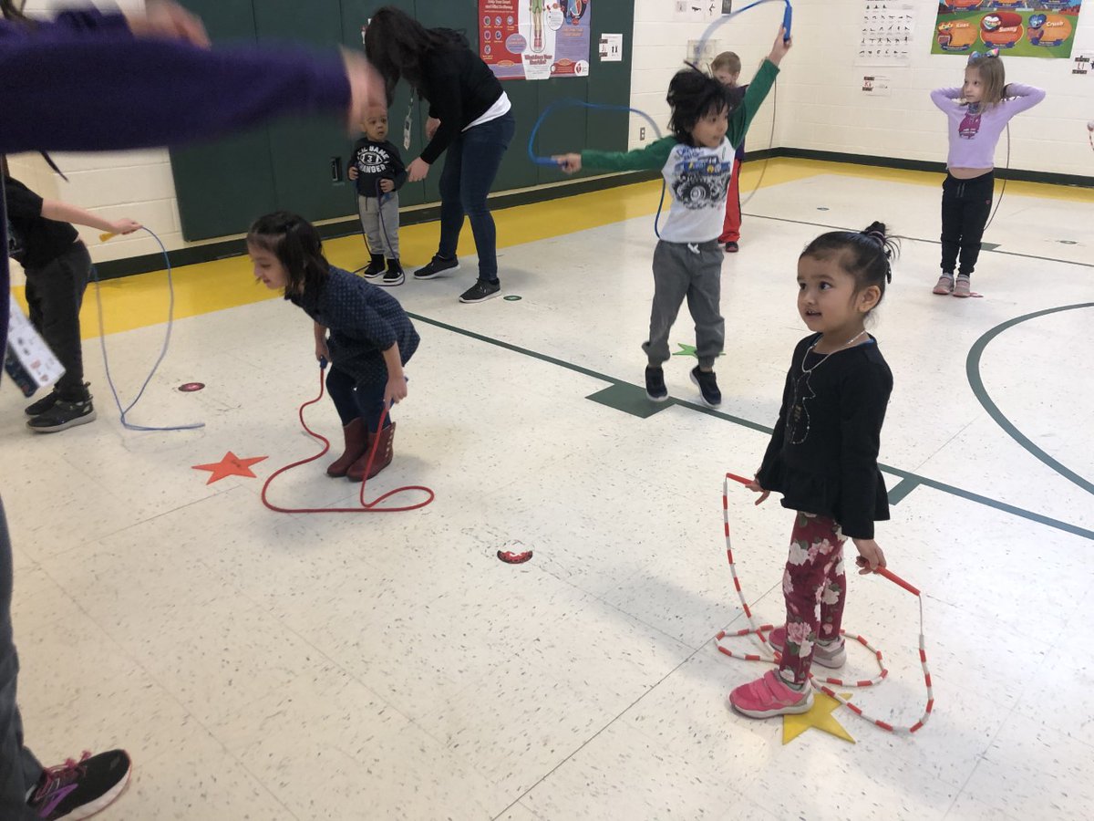 Jumping rope with Mrs. Graham's class!  #inclusionmatters #pkdhh #deafed <a href="/ColesESPE/">Coles ES PE</a> <a href="/ColesRoadrunner/">Coles Principal</a> @TreadwellMrs