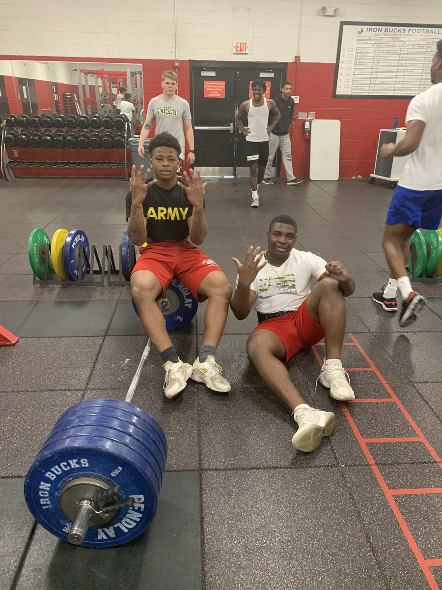 KB1k_'s tweet photo. 500 club for deadlift with my boy @ToryPeterkin 😎 I hold the all time deadlift record of  520 at hoke county high school (this wasn’t the 520 it was time to go so I didn’t get a picture ) We trying to do big things this year it’s starts in the classsrooms and the weight room https://t.co/MjnVSl55Ij