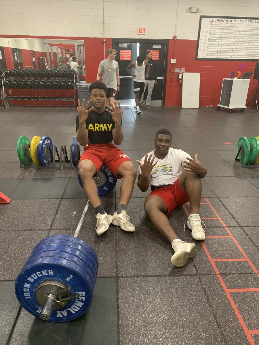 KB1k_'s tweet photo. 500 club for deadlift with my boy @ToryPeterkin 😎 I hold the all time deadlift record of  520 at hoke county high school (this wasn’t the 520 it was time to go so I didn’t get a picture ) We trying to do big things this year it’s starts in the classsrooms and the weight room https://t.co/MjnVSl55Ij