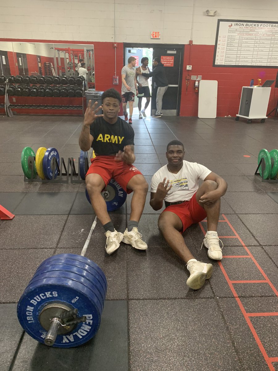 KB1k_'s tweet photo. 500 club for deadlift with my boy @ToryPeterkin 😎 I hold the all time deadlift record of  520 at hoke county high school (this wasn’t the 520 it was time to go so I didn’t get a picture ) We trying to do big things this year it’s starts in the classsrooms and the weight room https://t.co/MjnVSl55Ij
