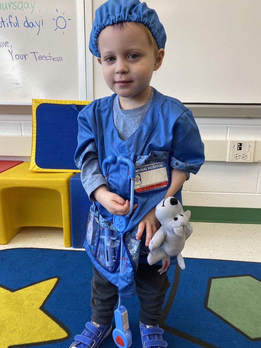 ⁦<a href="/StratfordLndgES/">Stratford Landing ES</a>⁩ Read across America in action with West Potomac HS Leadership students