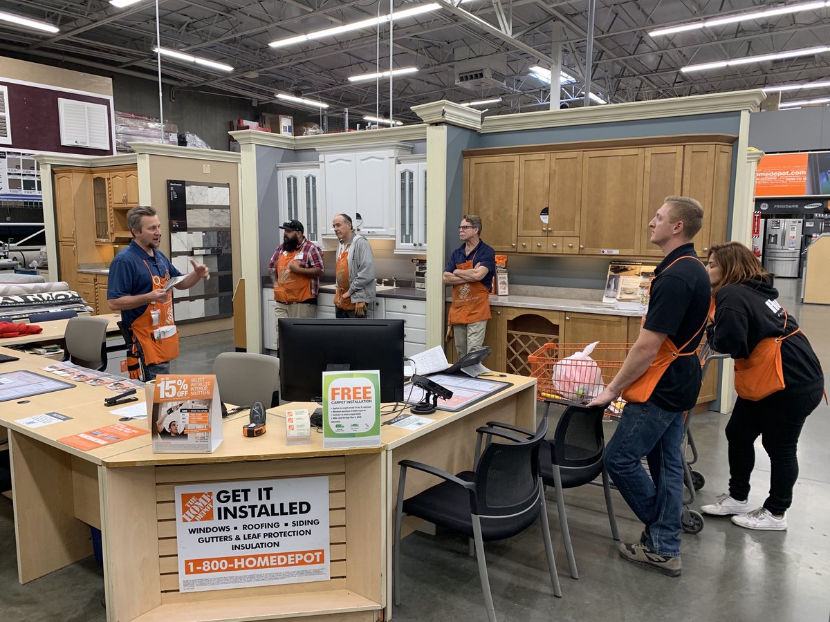 LisaFerence's tweet photo. OASM Chad talkin bout Specialty Spotlight in the morning meeting. Let’s goooo! ⁦@PS_RSM⁩ ⁦@JabarrBean⁩ ⁦@LindaDelgadoDSM⁩ ⁦@NateThomas1087⁩ https://t.co/1sw53HSkPo