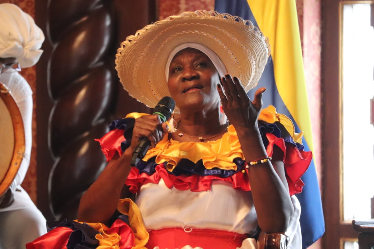 CancilleriaCol's tweet photo. La medallista olímpica, María Isabel Urrutia; la asesora de la Vicepresidencia en temas de mujer, María Andrea Silva y la cantadora Inés Granja, participan en un conversatorio con el que la Cancillería conmemora hoy el Día Internacional de la Mujer. https://t.co/bqXZlkfrNI