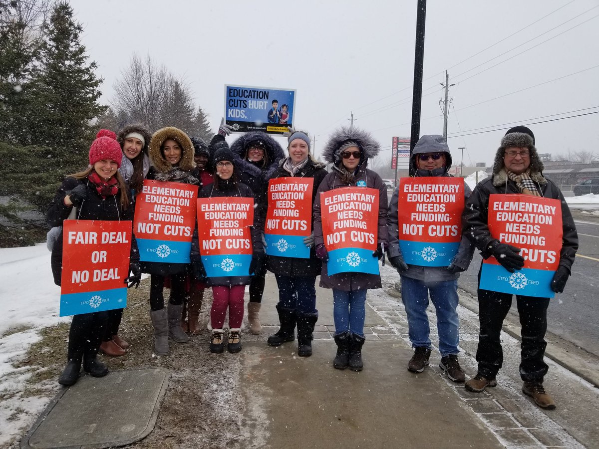 In Caledon this morning, @ETFOPeel members were back out there in defence of our students & public ed. We want a fair deal for both Ss and Ts. #onted #RedForEd #ETFO #ETFOStrong #CutsHurtKids @ETFOeducators