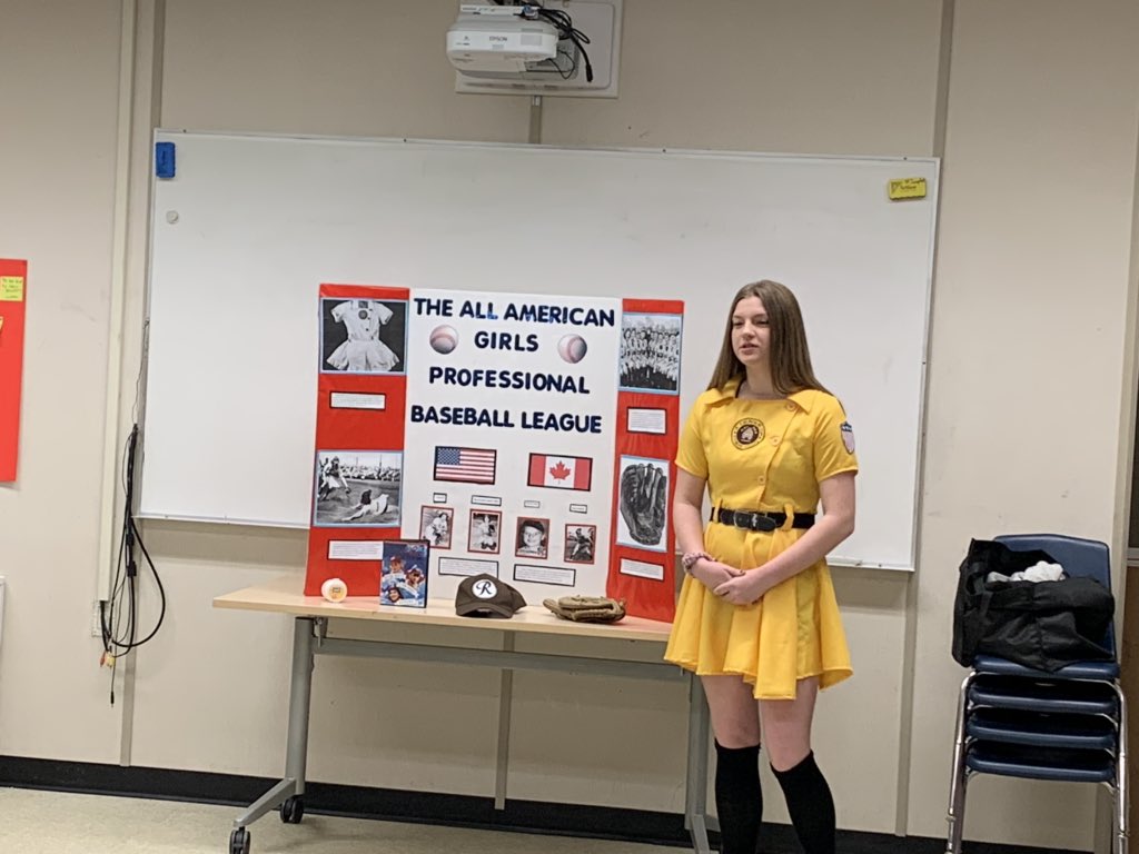 MrsLeCouffe's tweet photo. Strong start to class Heritage Fair presentations with @LeCouffeClass and @LangenAlexis. I look forward to seeing students add to presentations and use feedback for the day of the Fair. @StJosaphat https://t.co/u3t3Pi2AxY