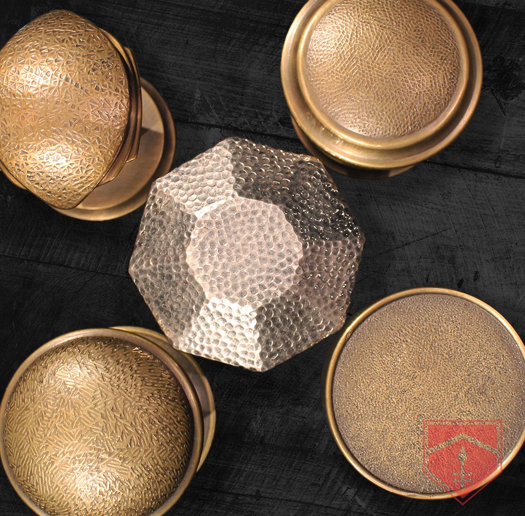 Hammering and textures applied by the hands of our talented team of artisans at the #SABaxter foundry. The results are a pleasure to the senses of sight AND touch alike. Available in all finishes.

#luxurydesign #interiordesign #architecture #hardwaredesign #hardware #ironmongery