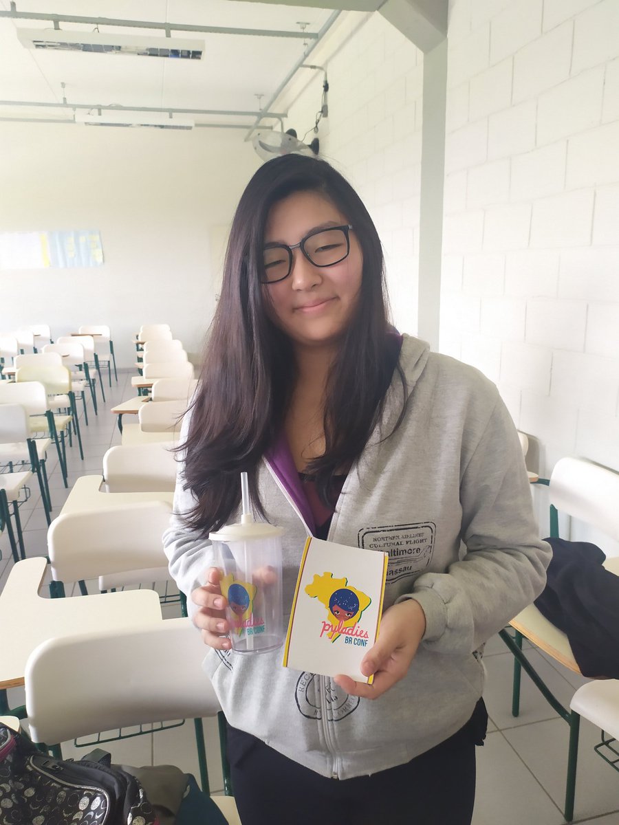 E ainda rolou sorteio de brinde que é um kit super especial da primeira PyLadies BR Conf! 💕😍