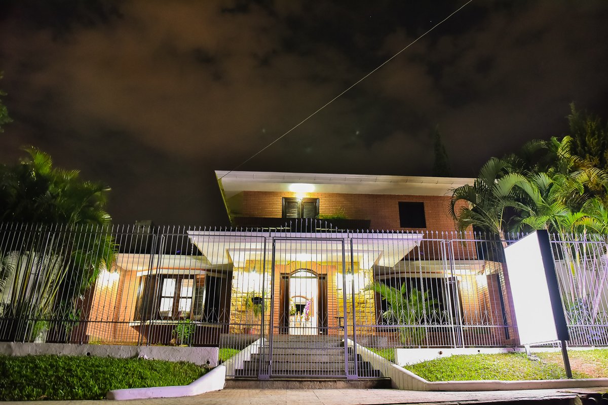 DSofi09's tweet photo. Hello, mi suegra abrió un hostel hermoso en CDE, #PalmeraHostel, por si quieran visitar la ciudad y no tengan dónde quedarse, les agradezco el RT! Es hermoso, buen precio, buena ubicación, cómodo, seguro y podés ir con tus 🐕🐈 😍 https://t.co/rlj3jlmjny