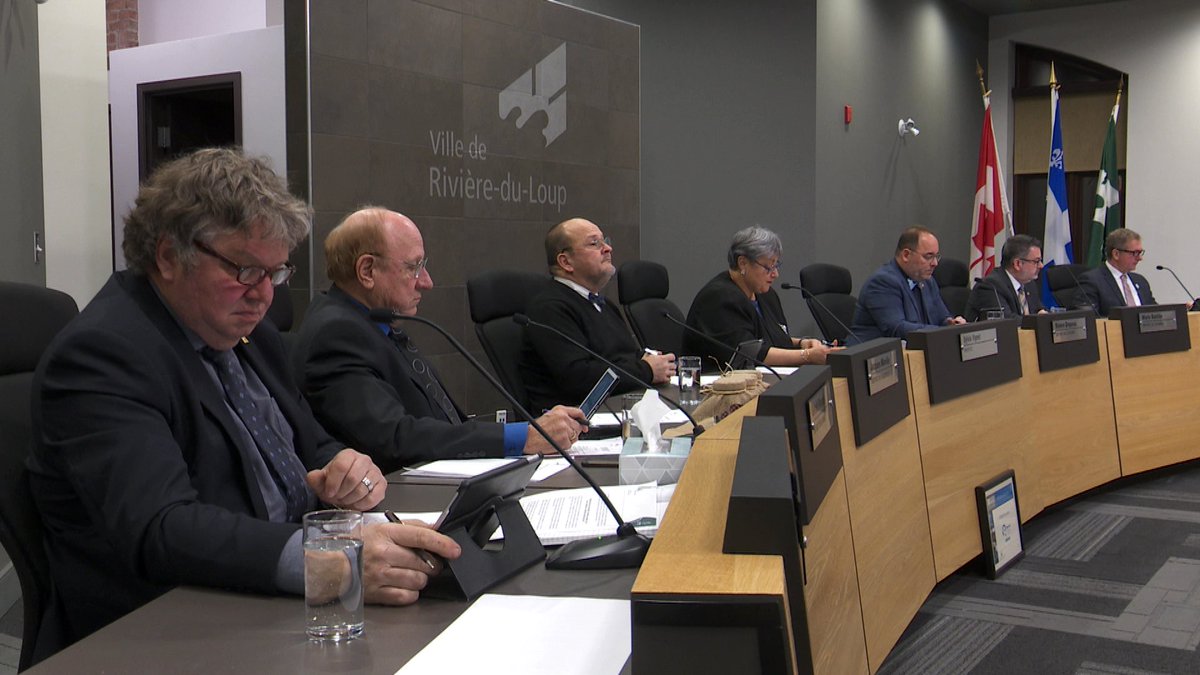 Séance extraordinaire du conseil municipal de Rivière-du-Loup lundi 18:15 pour annoncer les travaux qui seront effectués au Stade de la Cité des jeunes. #icibsl