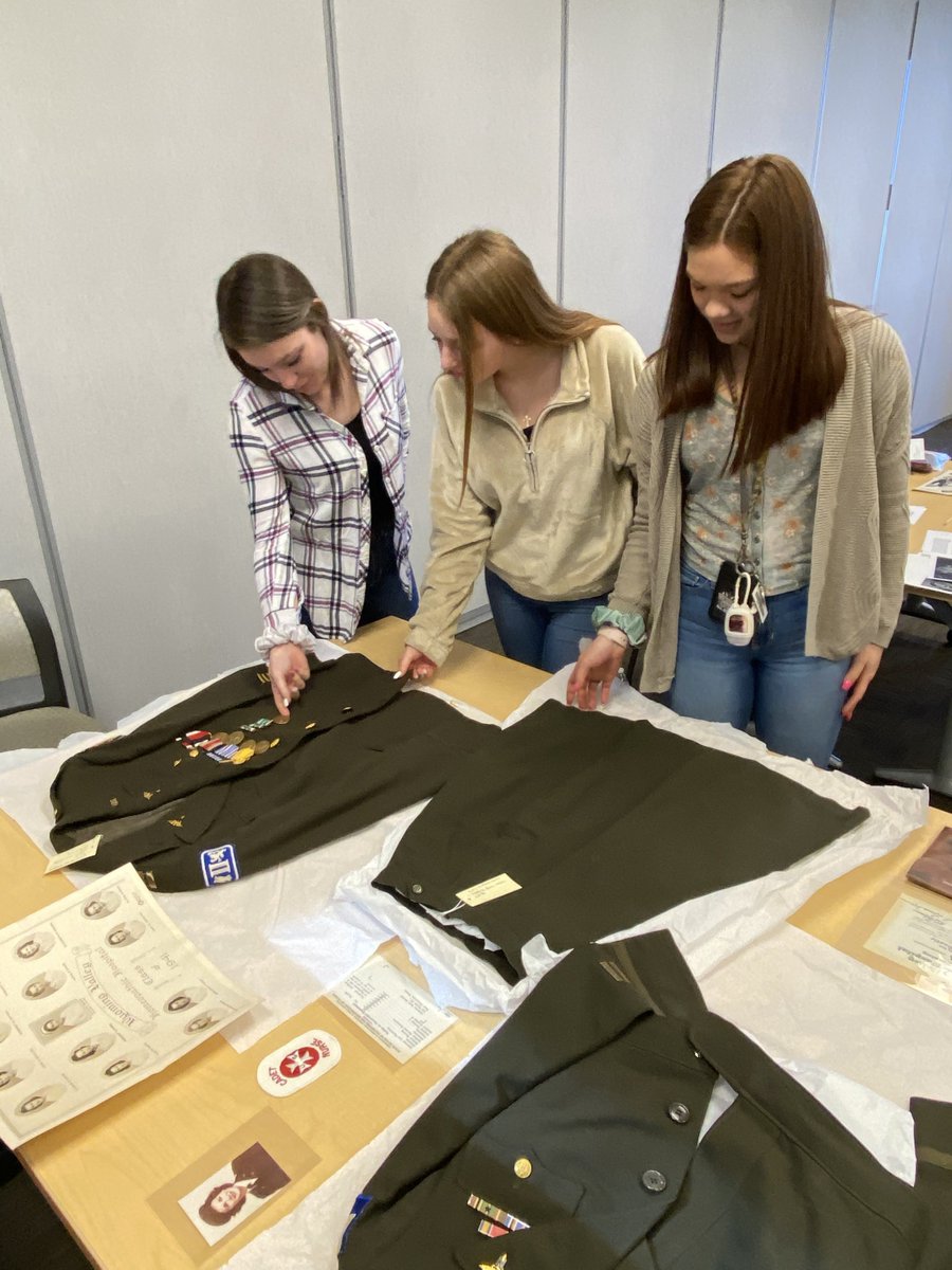 LLGuidance's tweet photo. 10th & 11th grade students enjoyed their trip to Misericordia University's Humanities Day yesterday! They analyzed World War II artifacts, discussed philosophy, wrote about medicine in humanities, and made memes about works they've read in English classes. #Knight_Vision2 https://t.co/t7WekoIbas