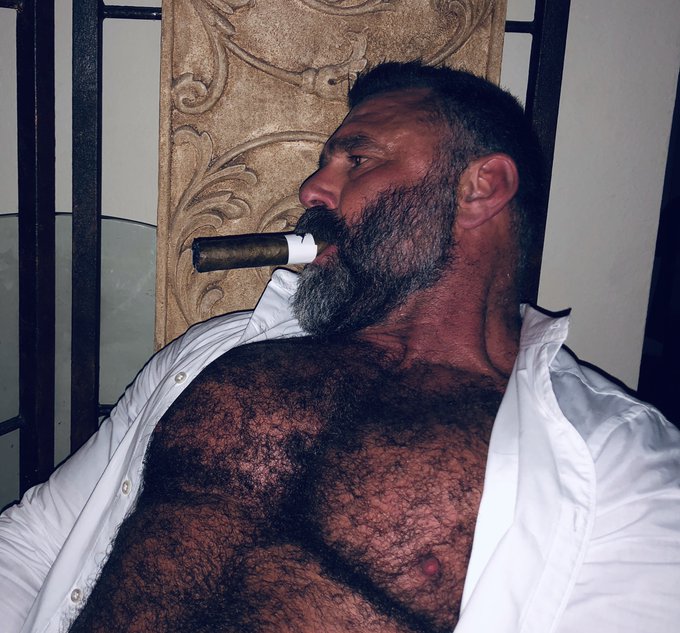 Does someone have a light? 
See more at https://t.co/jV2bQ5Pxqb #Hairybear #musclebear #hairydilf #cigarbear