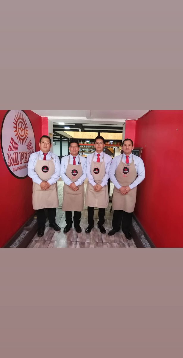 MiPeruCL's tweet photo. Nuestro 👨‍🍳equipo de salón ya listo para darles la😀 bienvenida y atención personalizada.
Los esperamos en #Curico y #Molina con tradición y🥘 mixtura de la cocina 🌶️peruana.

#mozo #garzon #chef #barman  #cevicheria🎏#verano 🏖️#cocinacriolla #food #world🌍 @inca_kola https://t.co/BXz37XnPig