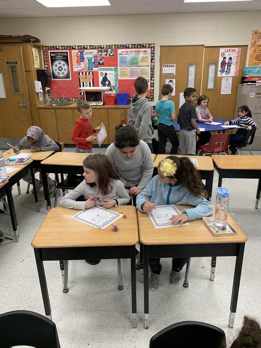 Fraction Friday with 3/4M. So much fun working with these amazing students <a href="/MrsMarlovits/">Mrs. Marlovits</a> <a href="/JAMMustangs/">McWilliam Mustangs</a>