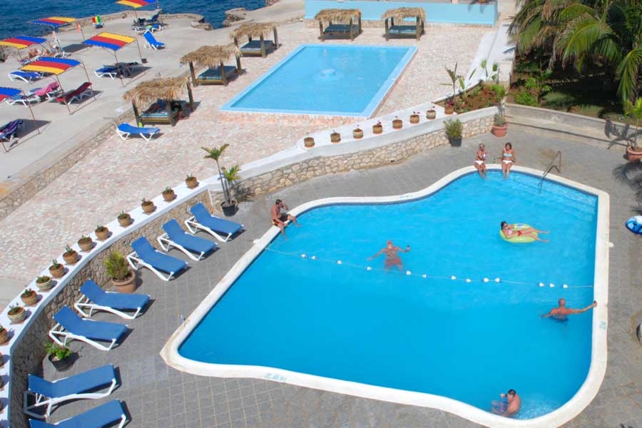 FlyCaribbeanRC's tweet photo. 8 nights in Jamaica from £772pp 🇯🇲  Book now >> https://t.co/LrSMvBi3iH
Details 👇 
Offer includes return flights from London Gatwick, accommodation at the Samsara Cliff Resort and Spa, plus all taxes and fees. Flights are with Virgin Atlantic, outbound June 2nd 2020 💙 https://t.co/MahENpHhhn