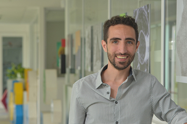 nex_ciencia's tweet photo. 👨‍🔬 Inserción laboral de científicos/as. 👩‍🔬
➡️ Andrés Barcala estudio #biotecnología en La Plata y luego se doctoró en @Exactas_UBA. Hoy es gerente comercial de @BiotechZev, una empresa que desarrolla kits para el diagnóstico molecular de #ADN: https://t.co/avbxY3ZEFP https://t.co/eieenBsOPj