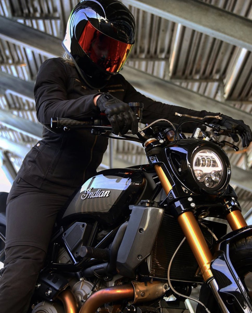 IconOneThousand's tweet photo. Motto of the day: Look flash and go fast.
•
•
🏍️: @thirdjennmoto | 📷: @rob_1wheelreveloution | #icon1000 | #onepossiblefuture | #Hella2Jacket | #Hella2Pant | #Airform | @D3Olab | #FTR1200 | #IndianFTR1200 https://t.co/hRbNjAlLCo