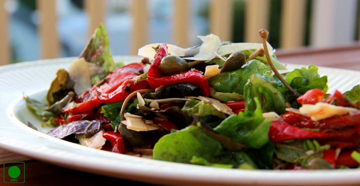 RasoiMenu's tweet image. Roasted capsicum salad is a healthy, tasty salad recipe. You can serve roasted capsicum salad with seafood, chicken or lamb recipe or can be a part of your starter menu. buff.ly/2wVj38W #salad #recipe #HealthyFood